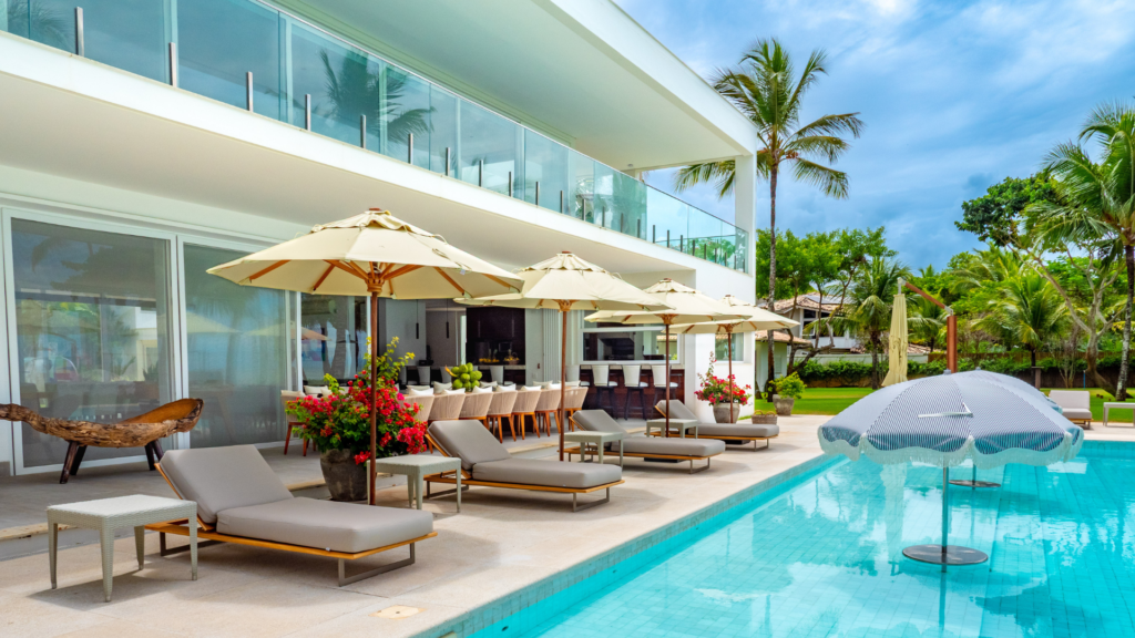 Why Arraial d’Ajuda Appeals to Luxury Travelers Seeking Privacy and Depth